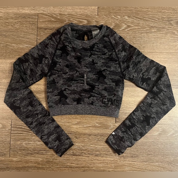 SOLD Gymshark Adapt Camo Seamless Long
Sleeve Keyhole Back Crop Top - Picture 4 of 5